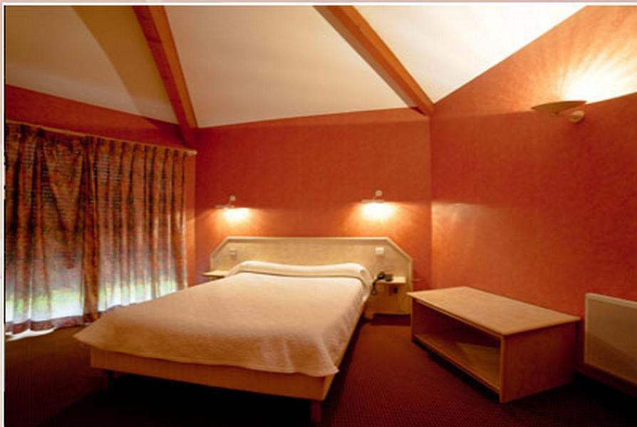 Logis Hotels - Hotel Restaurant L Enclos Donneville Екстер'єр фото
