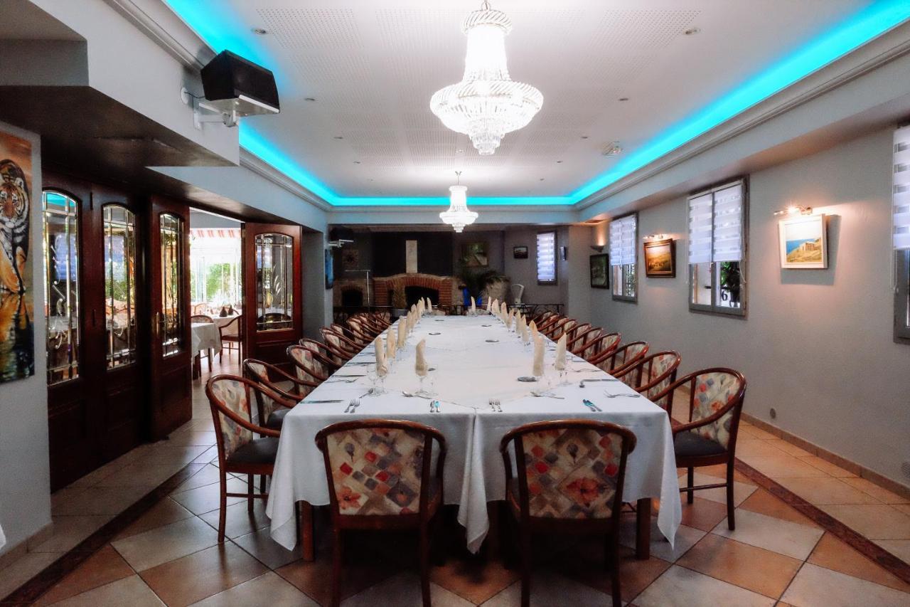 Logis Hotels - Hotel Restaurant L Enclos Donneville Екстер'єр фото