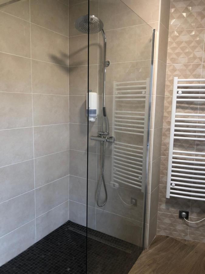 Logis Hotels - Hotel Restaurant L Enclos Donneville Екстер'єр фото
